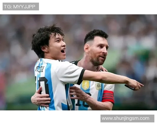 老王对足球明星的热爱有多深厚他的追星故事让人感动不已 老王对足球明星的热爱有多深厚他的追星故事让人感动不已