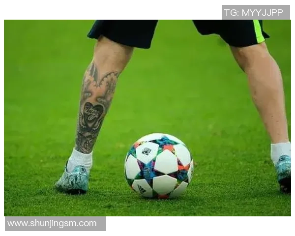 足球明星腿部纹身艺术展示与背后的故事解析 足球明星腿部纹身艺术展示与背后的故事解析