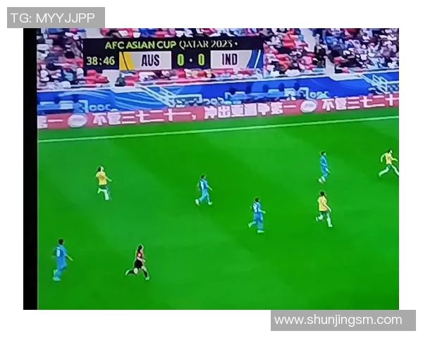 足球明星翻广告牌引发热议球场外的新商业潮流与影响力探讨 足球明星翻广告牌引发热议球场外的新商业潮流与影响力探讨